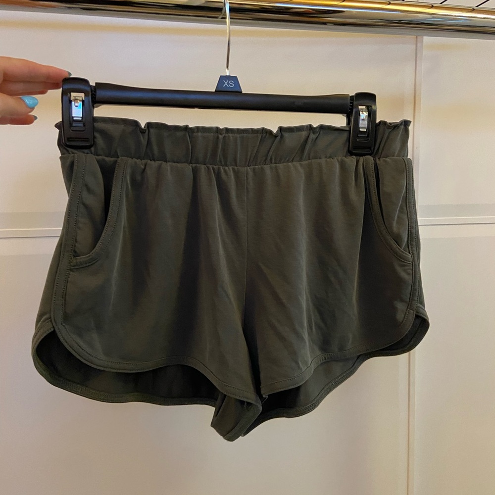 Garage Army Green Shorts Size XS